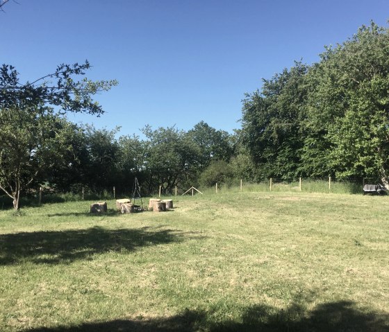 Grillplatz mit Sitzgelegenheiten, &copy; Feha Zum M&uuml;hlbachtal