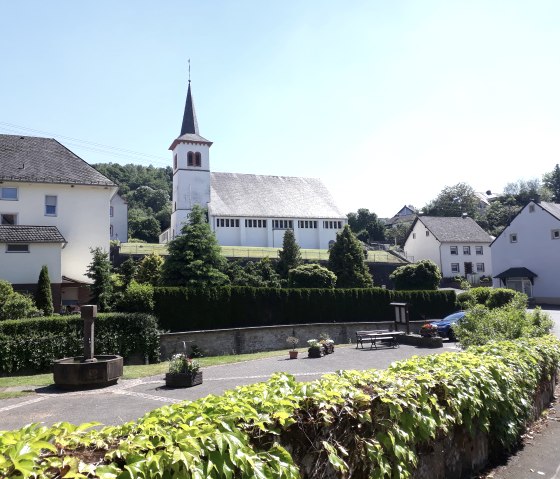 Church and village square in Utscheid, &copy; Felsenland S&uuml;deifel Tourismus, Natalie Mainz