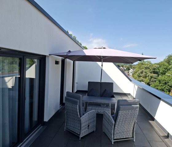 Terrasse mit Sitzgelegenheiten