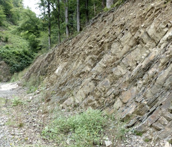 Felsiges Gestein am Wegrand, &copy; Tourist-Information Islek