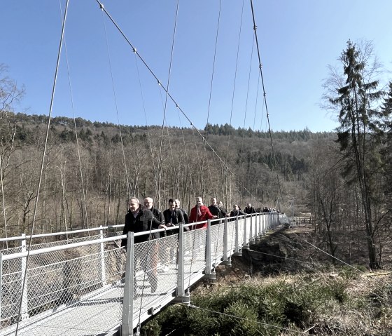 Freigabe H&auml;ngebr&uuml;cke nach Einsegnung, &copy; Naturpark S&uuml;deifel/Ansgar Dondelinger