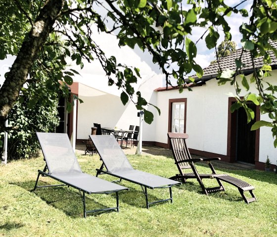 Terrasse und angrenzende Wiese, &copy; Feha zum M&uuml;hlbachtal