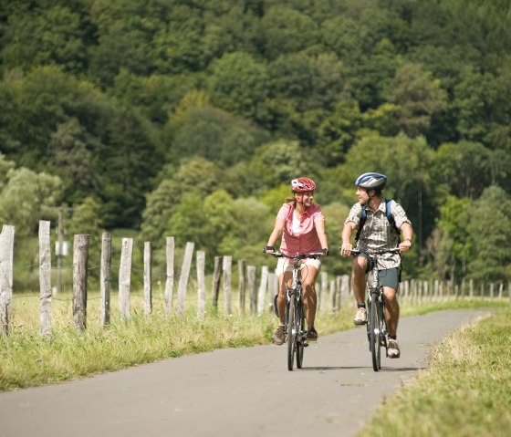 Cyclists on the Kyll cycle path, © Dominik Ketz Photography / Eifel Tourismus GmbH
