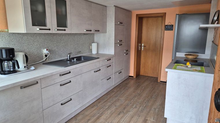 The kitchen was renewed in spring 2025.
Bright, modern, with a dishwasher.