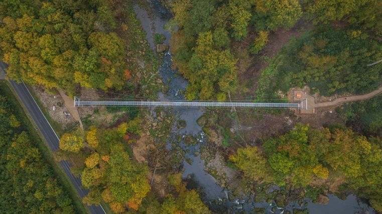 Luftaufnahme fertige Hängebrücke
