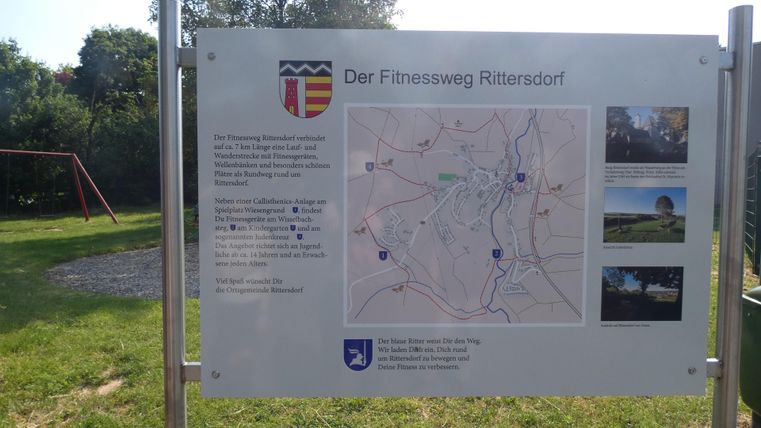 An information sign about the fitness trail in Rittersdorf. It shows a map of the area and various points for activities.