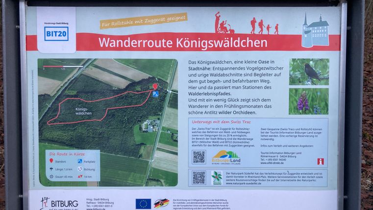 Starttafel der Wanderroute im Königswäldchen Bitburg mit Karte und Informationen.