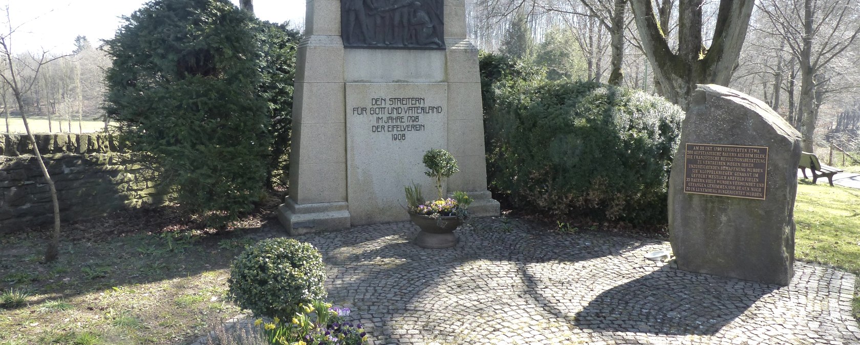 Klöppelkrieg-Denkmal Arzfeld, © Tourist-Information Islek, Ingrid Wirtzfeld