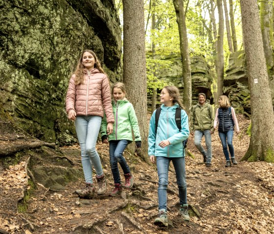 Mit der Familie unterwegs bei der Lauschtour Gr&uuml;ne H&ouml;lle, &copy; Eifel Tourismus GmbH, Dominik Ketz