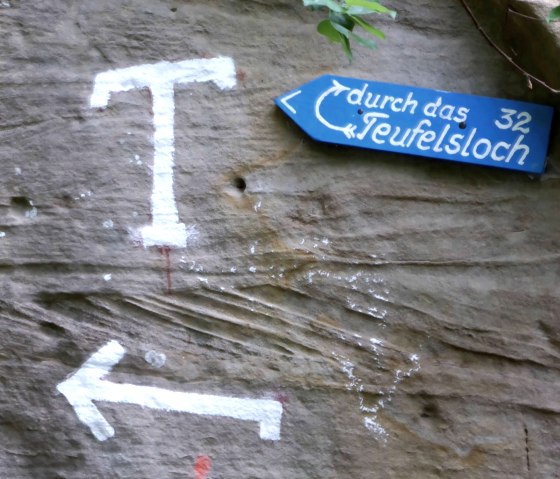Hier geht's zum Teufelsloch, © Felsenland Südeifel Tourismus GmbH