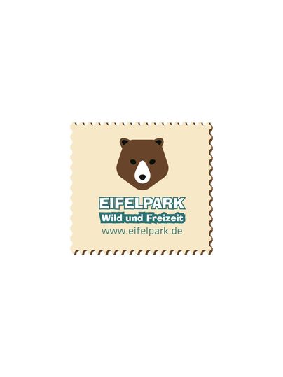 Ein Logo des Eifelparks mit einem Bärenmotiv. Der Text zeigt den Namen des Parks und die Website.