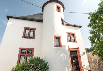 Lehnshaus Neuerburg Vorderansicht, © Eifel Tourismus GmbH, Dominik Ketz