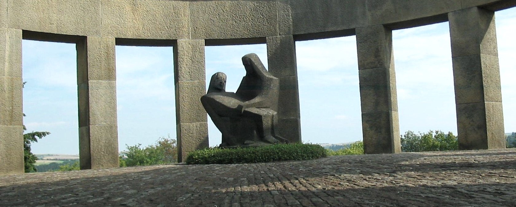 Ehrenfriedhof Daleiden Südeifel, © Tourist-Info Islek