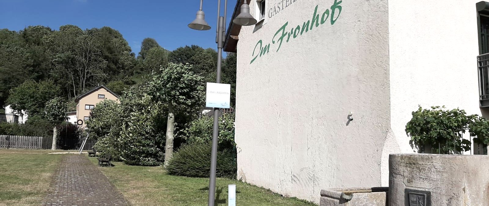 Mettendorf village square charging station, © Felsenland Südeifel Tourismus GmbH