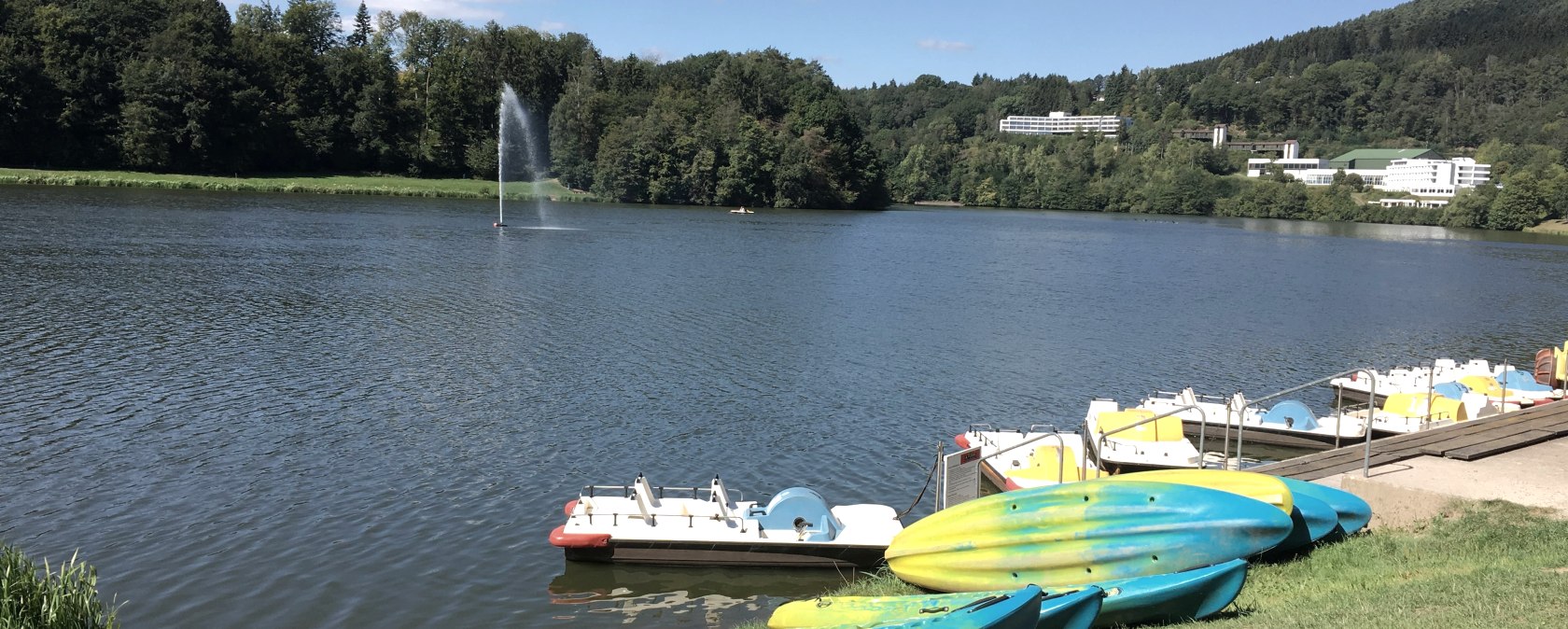 Tretbootfahren auf dem Stausee Bitburg, © Tourist-Information Bitburger Land
