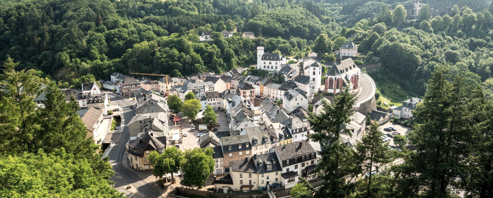 Neuerburg aus der Luft, © Eifel Tourismus GmbH, Dominik Ketz