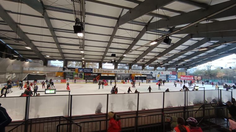 Ein buntes Event mit dem Titel "RPR1.tanzt" findet am 26.10.2025 in der Eissporthalle Bitburg statt. Es gibt Musik von DJ Nemron und Aktivitäten für die ganze Familie.