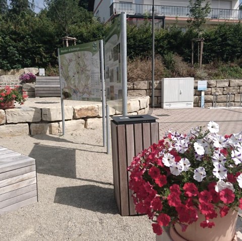 E-Bike Ladestation Dorfplatz Echternacherbr&uuml;ck 2, &copy; Elke Wagner, Felsenland S&uuml;deifel Tourismus GmbH