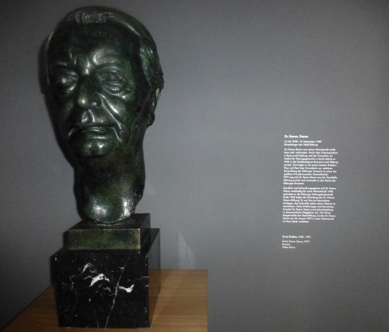 Haus Beda - Dr. Hanns Simon, der Stifter, &copy; Bernd P&uuml;tz