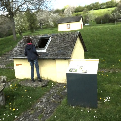 interessiertes Kind in der Villa Otrang, &copy; Tourist Information Bitburger Land