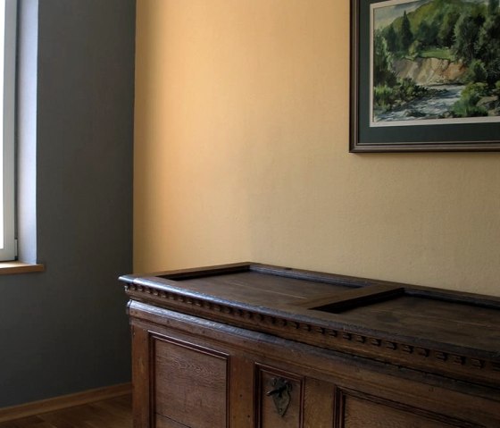 Alte Truhe in der Irreler M&uuml;hle, &copy; Irreler M&uuml;hle Ferienwohnungen & -h&auml;user