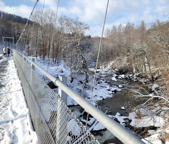 Blick von der H&auml;ngebr&uuml;cke auf die Stromschnellen, &copy; Felsenland S&uuml;deifel Tourismus GmbH