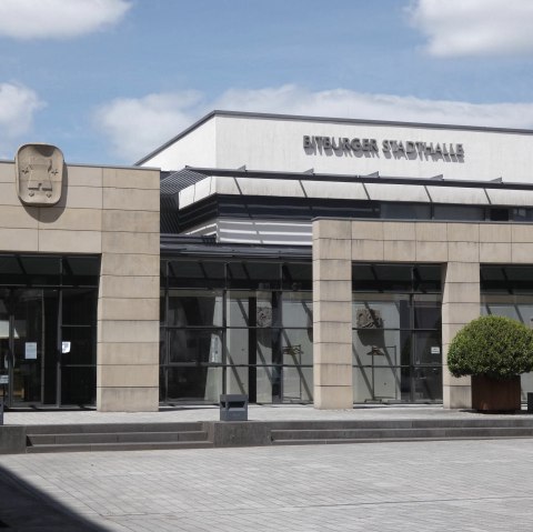 Bitburger Stadthalle Au&szlig;enansicht, &copy; TI Bitburger Land