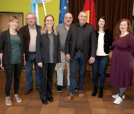 V.l.n.r.: Natassja Mich (Natur- & Geopark Mëllerdall), Paul Kremer (Vereinigung Deutsch-Luxemburgischer Naturpark), Daniela Torgau (Zweckverband Naturpark Südeifel), Thomas Stumm (Regionalmanagement MOSE), Alfred Wirtz (Zweckverband „Internationales Sport-, Kultur- und Freizeitzentrum Ralingen / Rosport-Mompach“), Simone Zanter (Naturpark Our), Louise Brenière (Gemeinsames Sekretariat Programm Interreg „Großregion“)., © Naturpark Our / Liz Hacken.