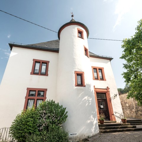 Lehnshaus Neuerburg Vorderansicht, © Eifel Tourismus GmbH, Dominik Ketz