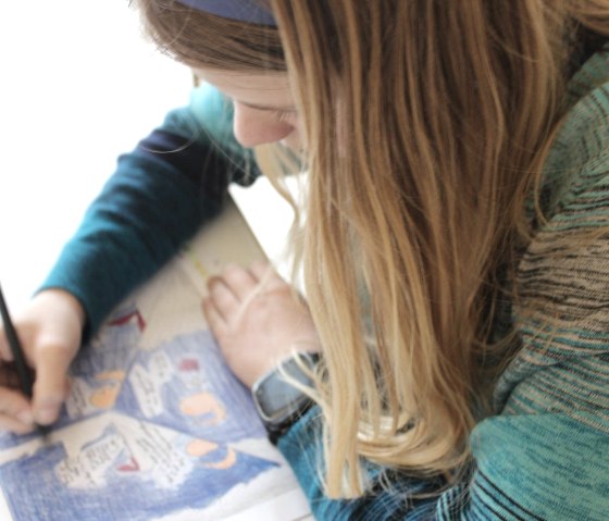 Zeichnerin, &copy; Burkhard Kaufmann