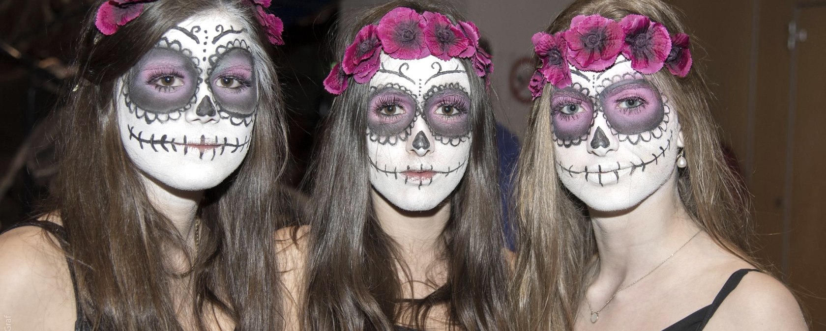 kost&uuml;mierte Frauen, &copy; Pixabay