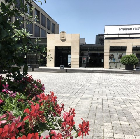 Bitburger Stadthalle Au&szlig;enansicht, &copy; TI Bitburger Land