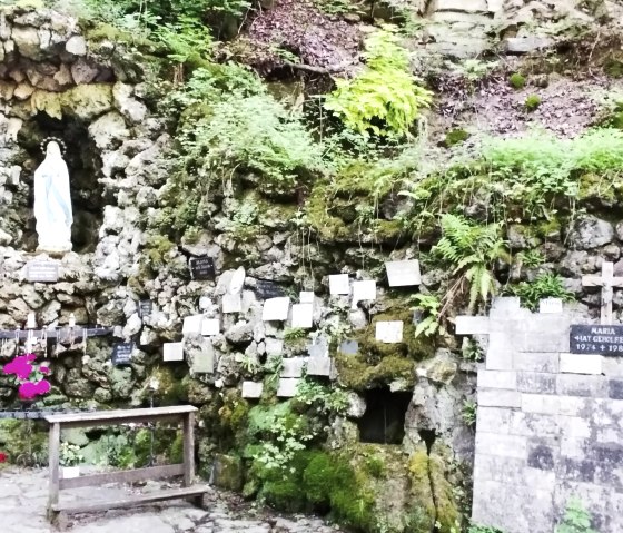 Statue und Gedenktafeln Mariengrotte, &copy; TI Bitburger Land