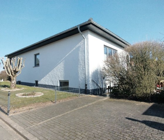 FeWo Eingang mit 2 Parkpl&auml;tzen