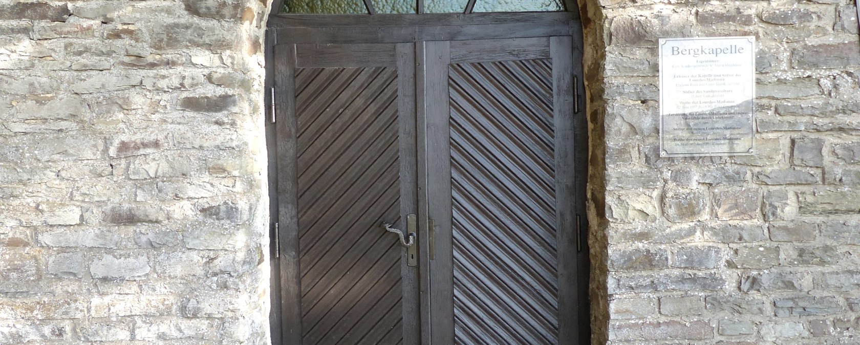 Eingang zur Kapelle, &copy; TI Islek