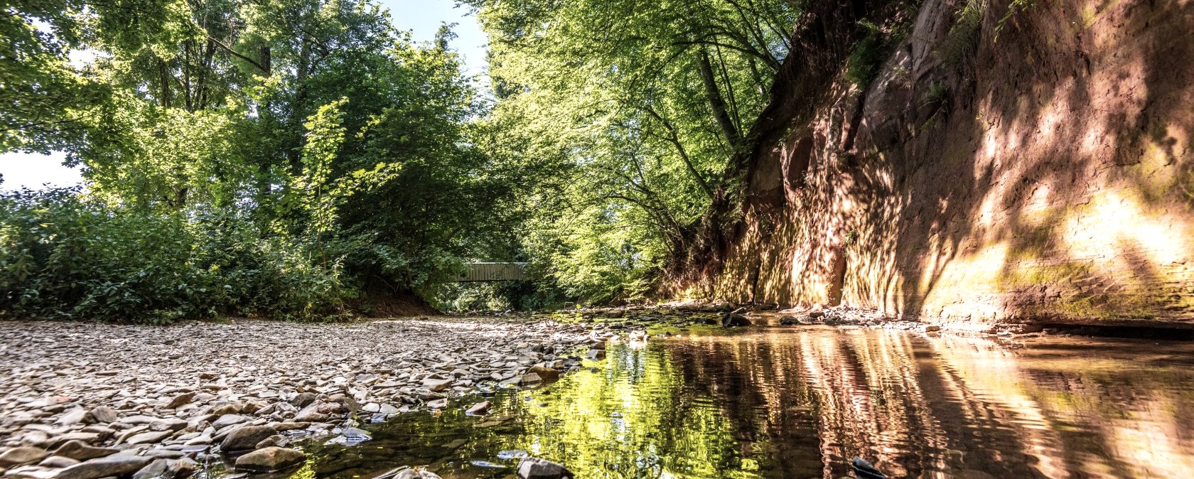 View of the red sandstone wall Roter Puhl, © Eifel Tourismus GmbH, D. Ketz