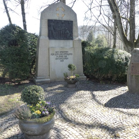 Klöppelkrieg-Denkmal Arzfeld, © Tourist-Information Islek, Ingrid Wirtzfeld