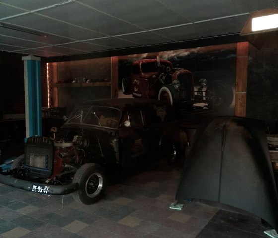 garage, &copy; Joop Holkenborg