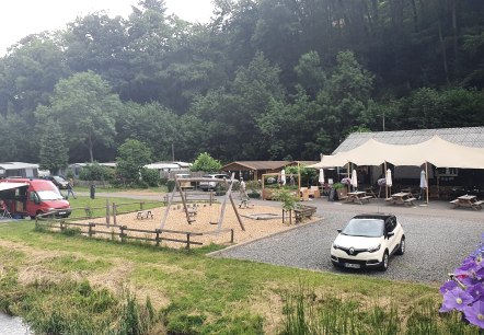 Das Camp Kyllburg liegt direkt an der Kyll, &copy; TI Bitburger Land