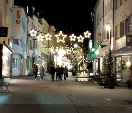 festlich geschmückte Fußgängerzone, © TI Bitburger Land