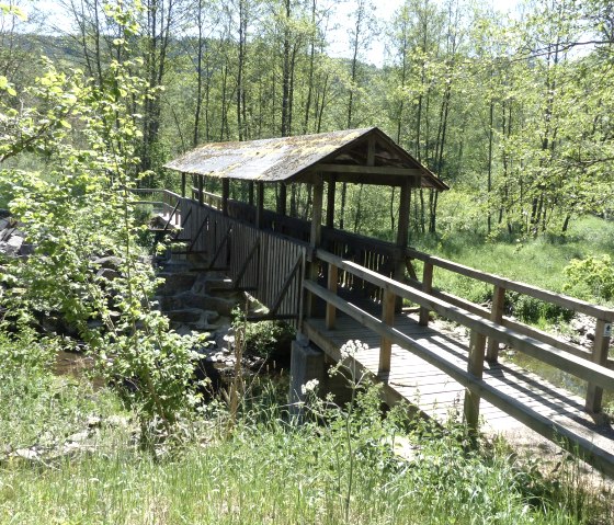 Bridge at the reservoir over the Irsen, © Tourist-Info Islek