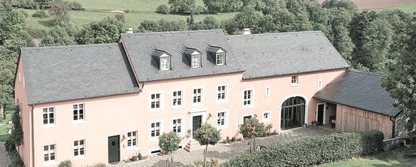 Hofansicht, &copy; Felsenland S&uuml;deifel Tourismus GmbH