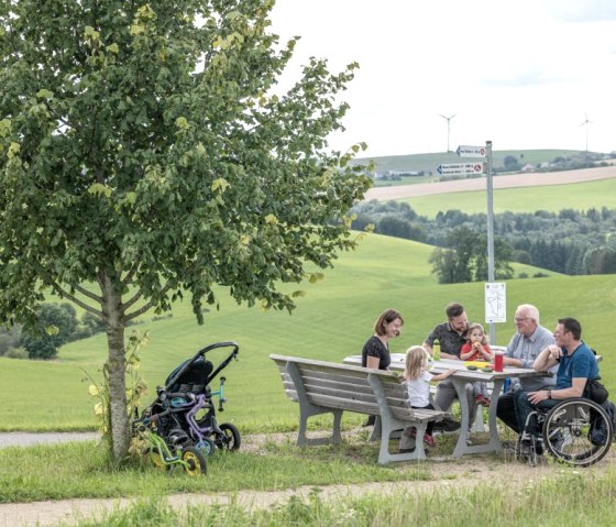 Komfort-Weg Ammeldingen bei Neuerburg Rastplatz, &copy; Naturpark S&uuml;deifel/Thomas Urbany