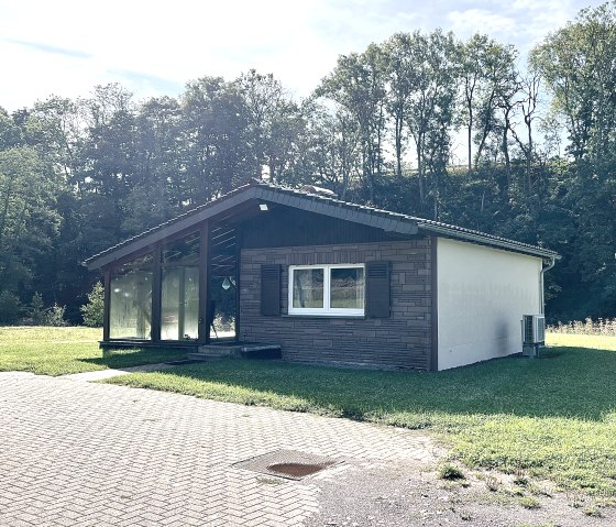 Hausansicht von vorne seitlich