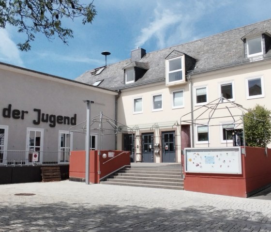 Außenansicht Haus der Jugend, © TI Bitburger Land