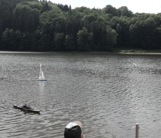 Model airplanes and ships on the reservoir, © TI Bitburger Land