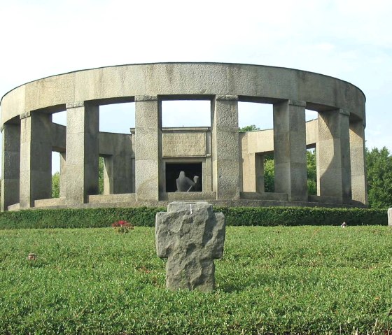 Daleiden cemetery of honor, © TI Islek