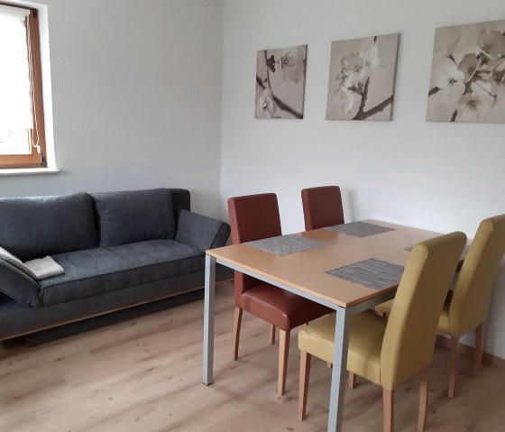 Gem&uuml;tliche Sitzecke und Schlafcouch, &copy; TI Bitburger Land