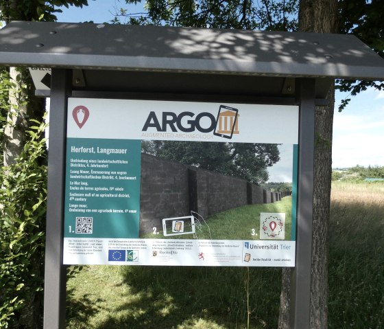 ARGO Tafel an der Römischen Langmauer in Herforst, © TI Bitburger Land