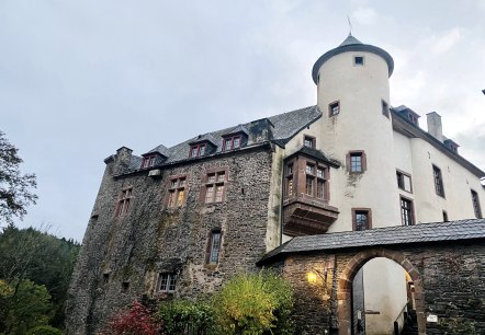 Eingang Burg Neuerburg, © Felsenland Südeifel Tourismus GmbH, Anna Carina Krebs